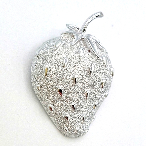 Sarah Coventry Signed Vintage Brooch Silver Strawberry - Picture 2 of 4